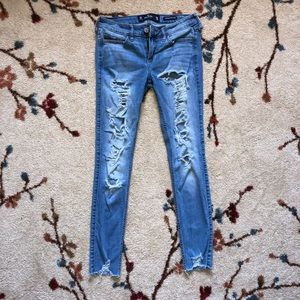 ripped skinny jeans (: